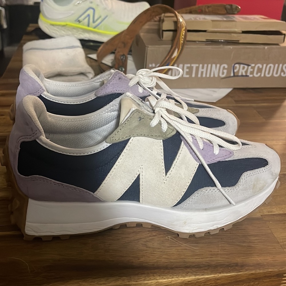 Women’s New Balance 327 Size 9